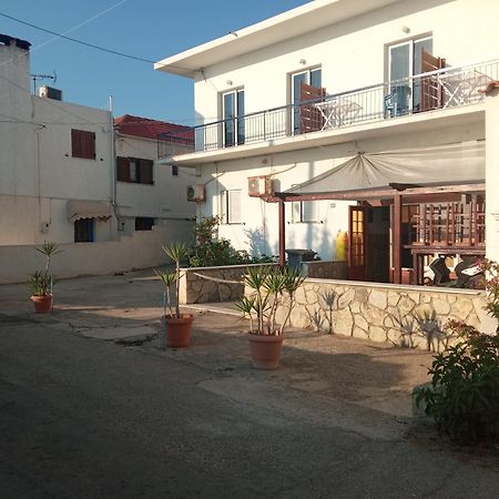 Akri Rooms Akráta Ngoại thất bức ảnh